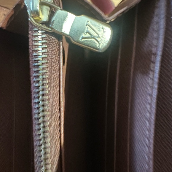 Authentic Louis Vuitton Sarah Wallet - Picture 2 of 13